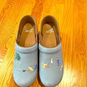 Dansko clogs. Like new!